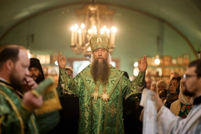 Архиерейское богослужение в Алексиевском храме города Химки в честь престольного праздника