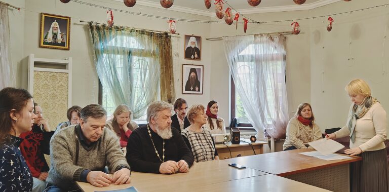 В храме Смоленской Божией Матери прошла лекция «Счастье материнства»