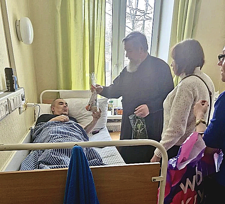 Посещение госпиталя волонтёрами храма Смоленской Божией Матери д. Подолино