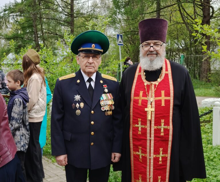 День Победы в Смоленском храме