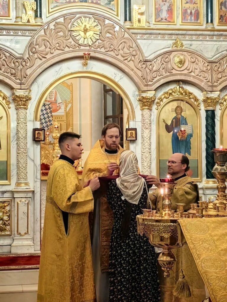 Ночная молодежная литургия в Богоявленском храме